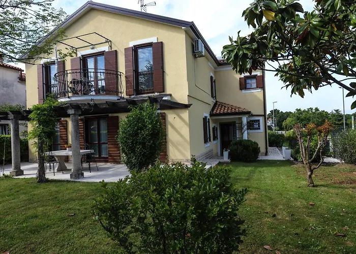 Klaudia 4 Stars Apartment *