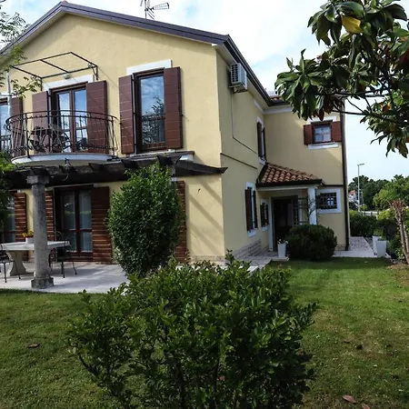 Apartment Klaudia 4 Stars Apartment *