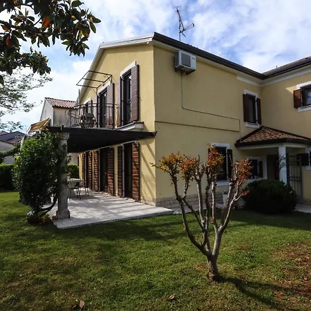 Apartment Apartment Klaudia 4 Stars *