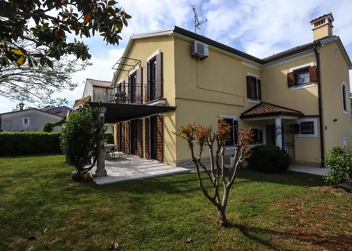 Апартаменты Klaudia 4 Stars *