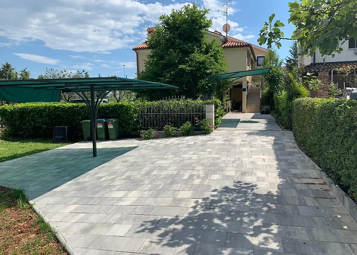 Klaudia 4 Stars Апартаменты Пореч